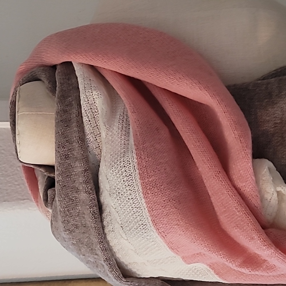 Chanel Elegant Brown and Pink Wrap - Picture 3 of 9